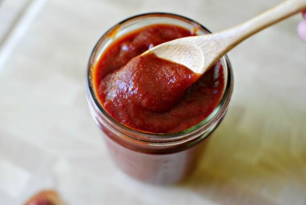 Готуємо домашній кетчуп: рецепт смачної заготовки