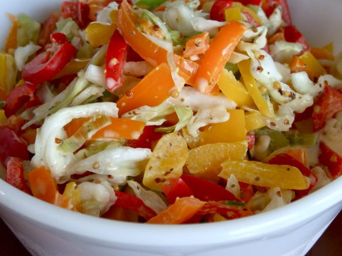 Салат з капусти з перцем болгарським - швидкий і смачний